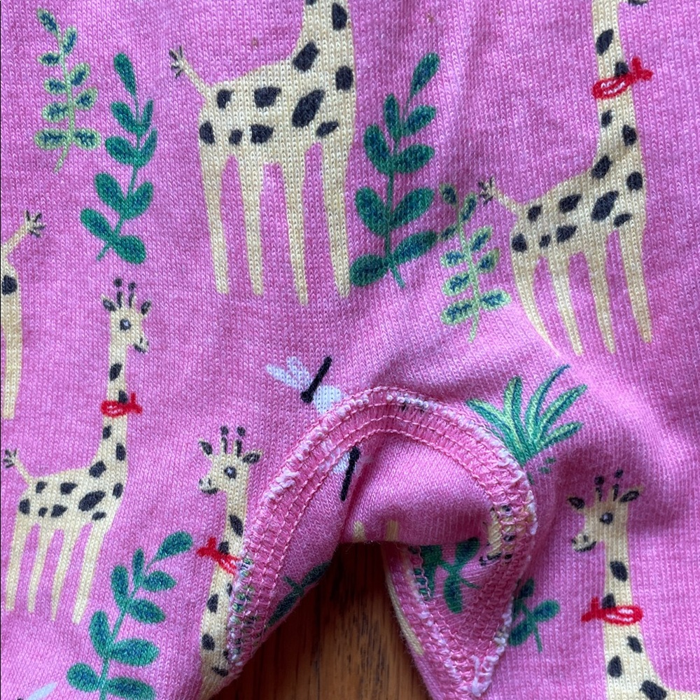 Hanna Andersson - Baby Zip Up One Piece Sleeper in pink giraffe print - Picture 6 of 12